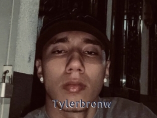 tylerbronw webcam livesex